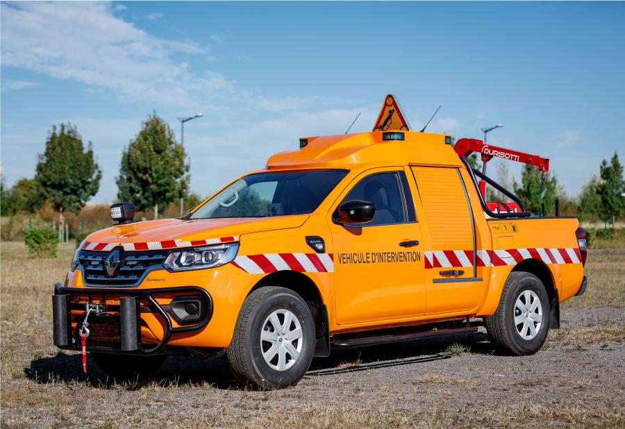  Renault Alaskan Road Safety Patrol by Durisotti 2016 года  (фото 10 из 22)